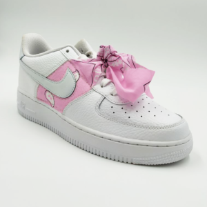 Nike Air Force 1 personalizzata con bandana rosa